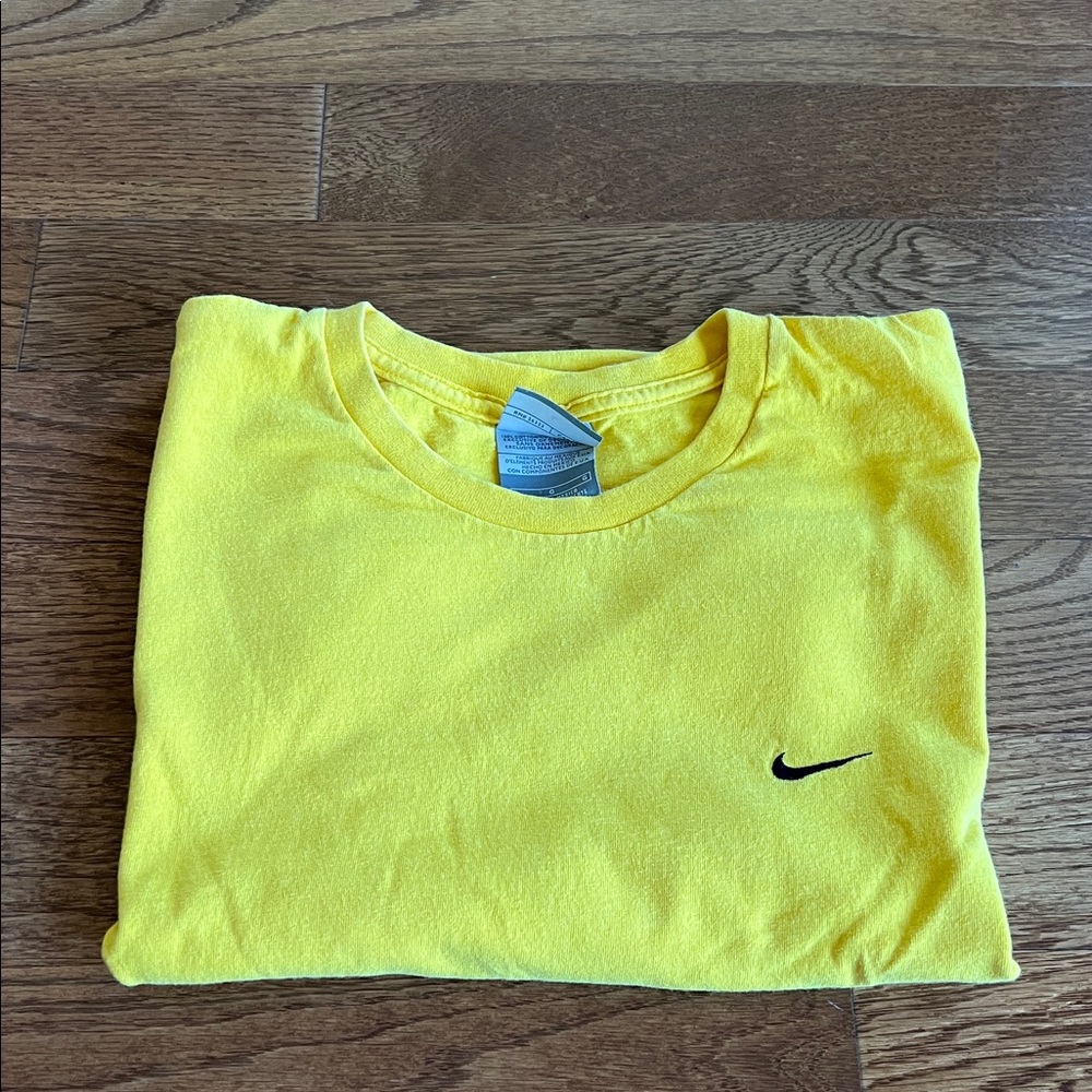 Nike bright yellow large cotton short sleeve tshirt